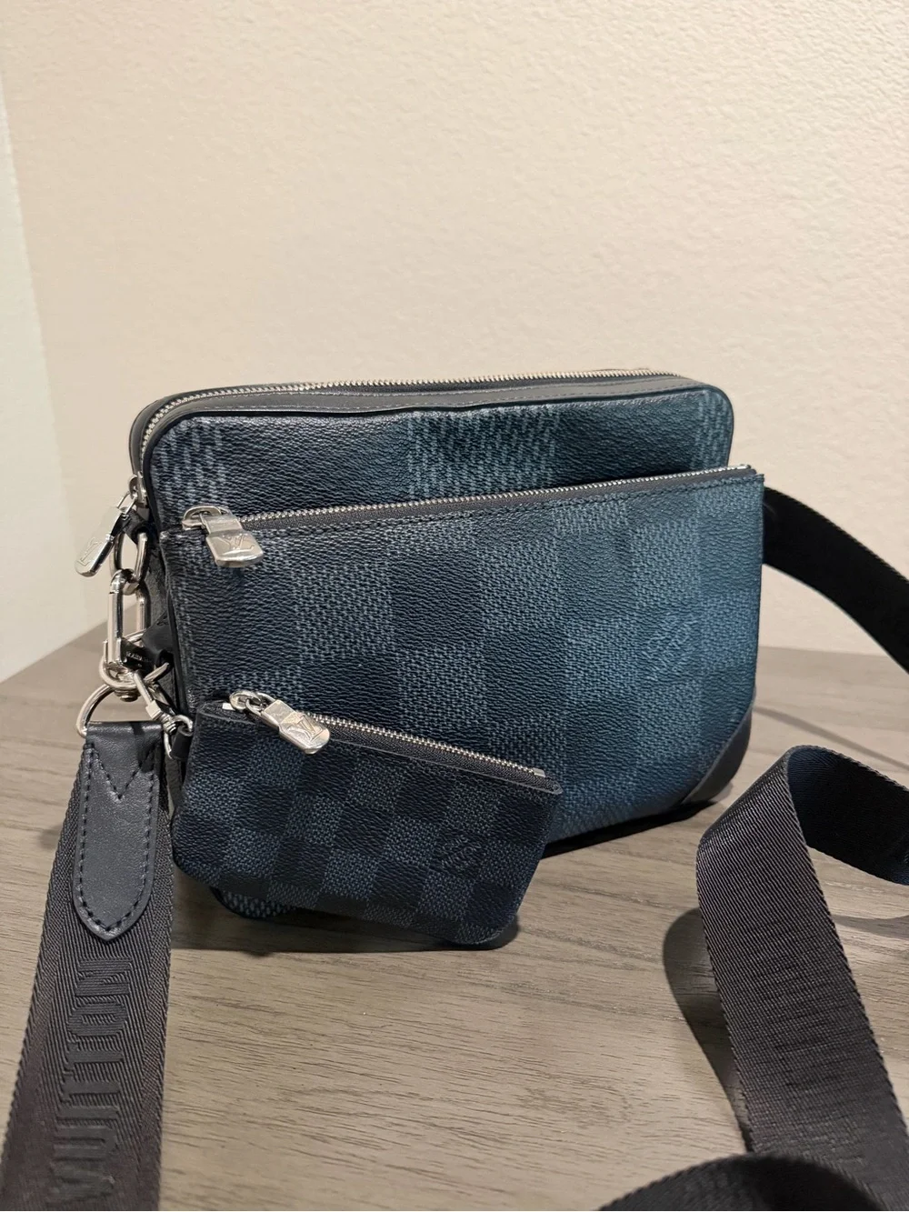 Louis Vuitton compact louis